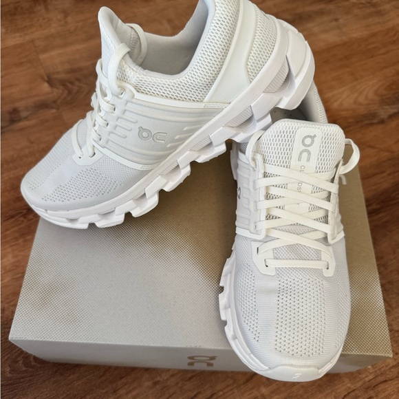 Brand New! On Running Cloudswift 3 AD size 7 - Picture 2 of 8